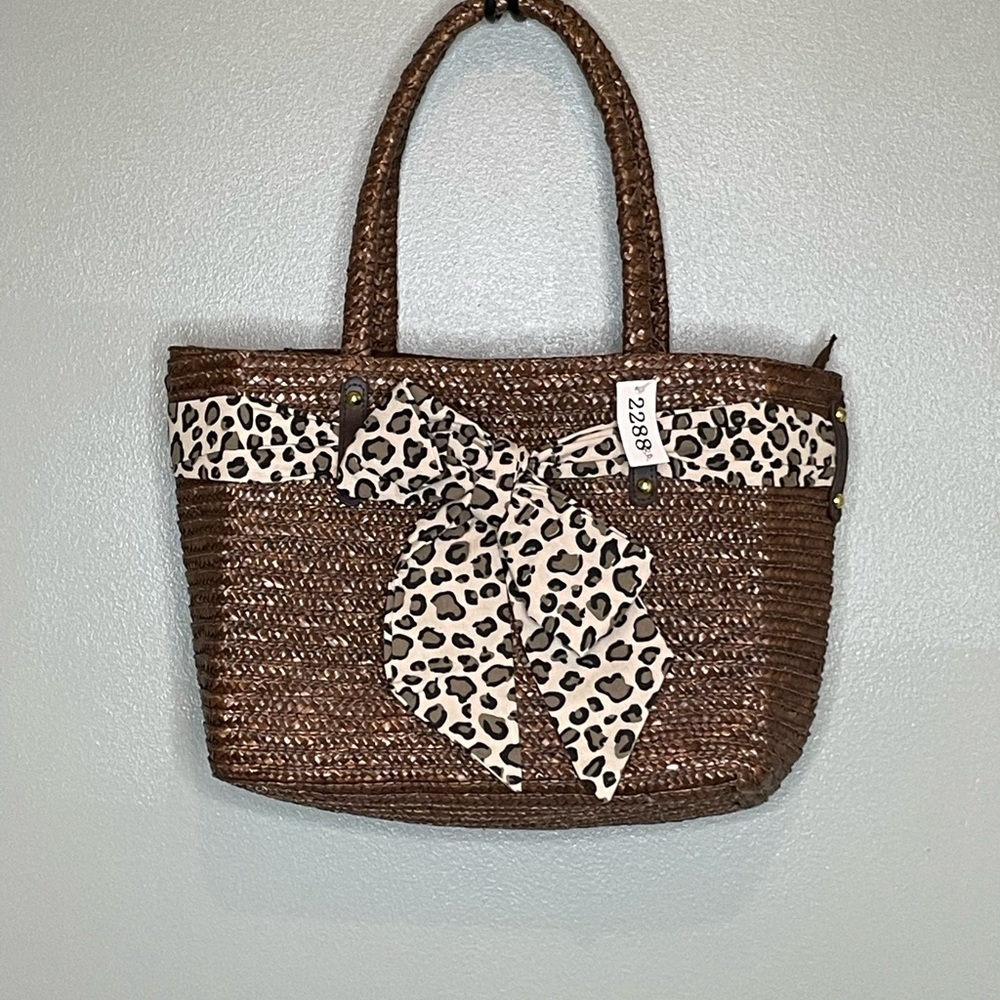 Spacious, straw shoulder bag.